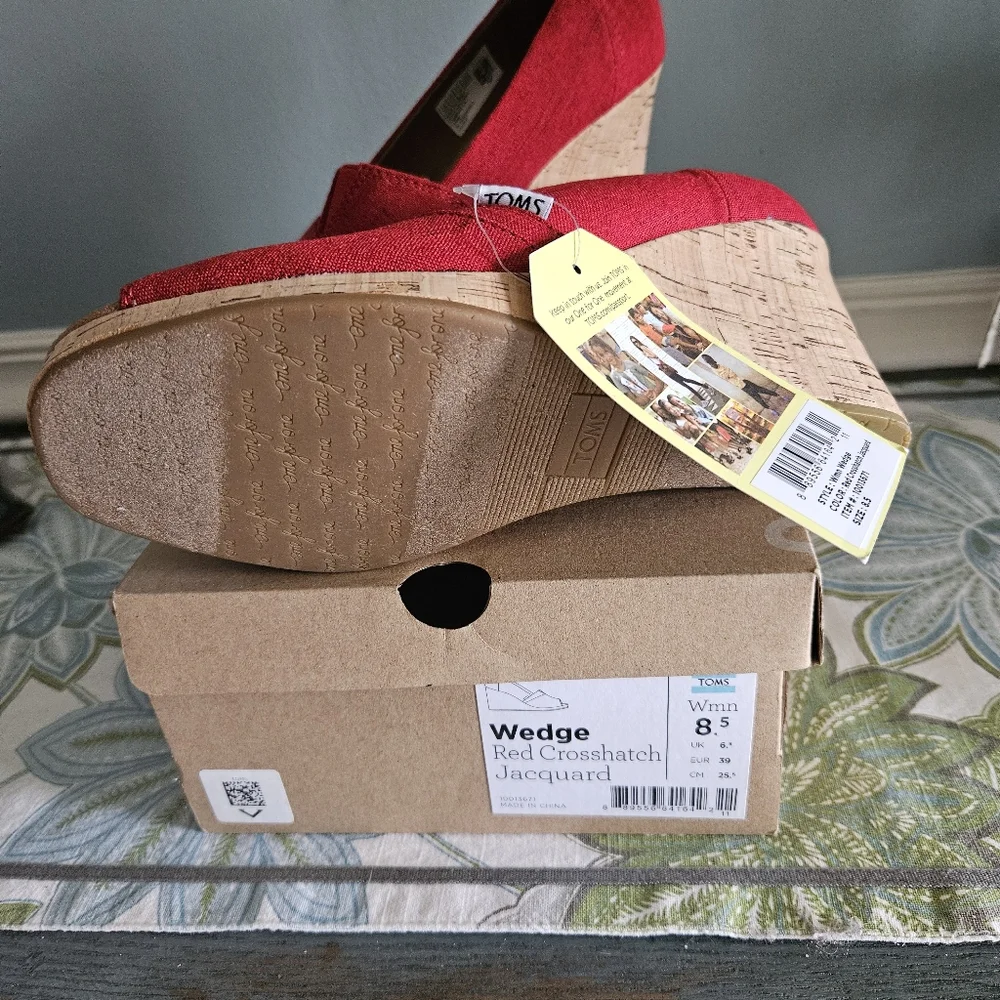 NEW in box! TOMS peep-toe cork wedge - Picture 4 of 4